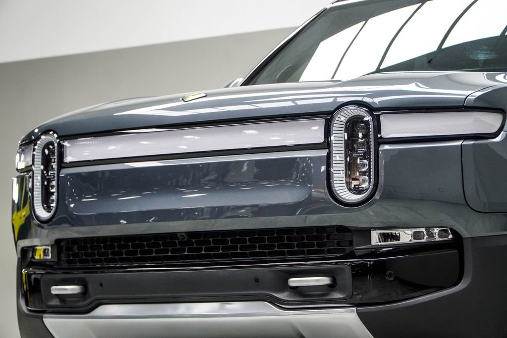 2024 Rivian R1S Adventure