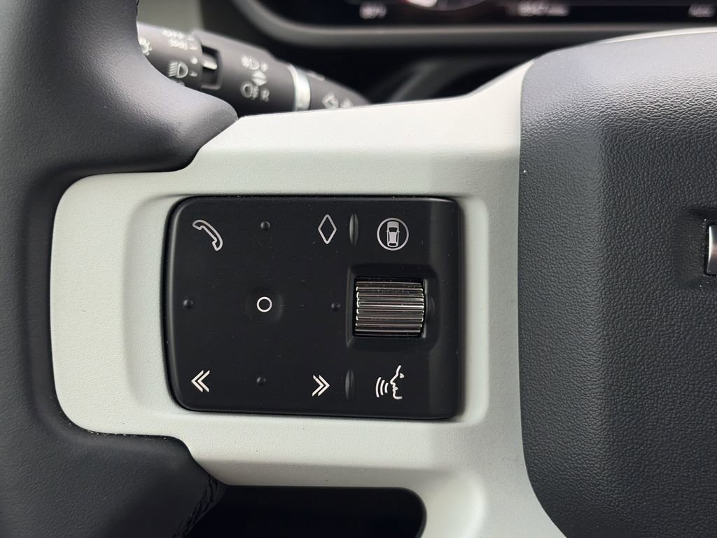 2025 Land Rover Defender 110 S