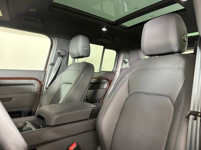 2025 Land Rover Defender 130 X-Dynamic SE