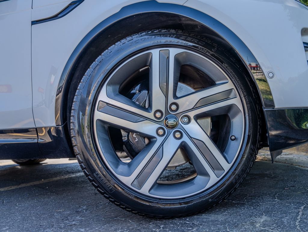 2023 Land Rover Discovery Metropolitan Edition