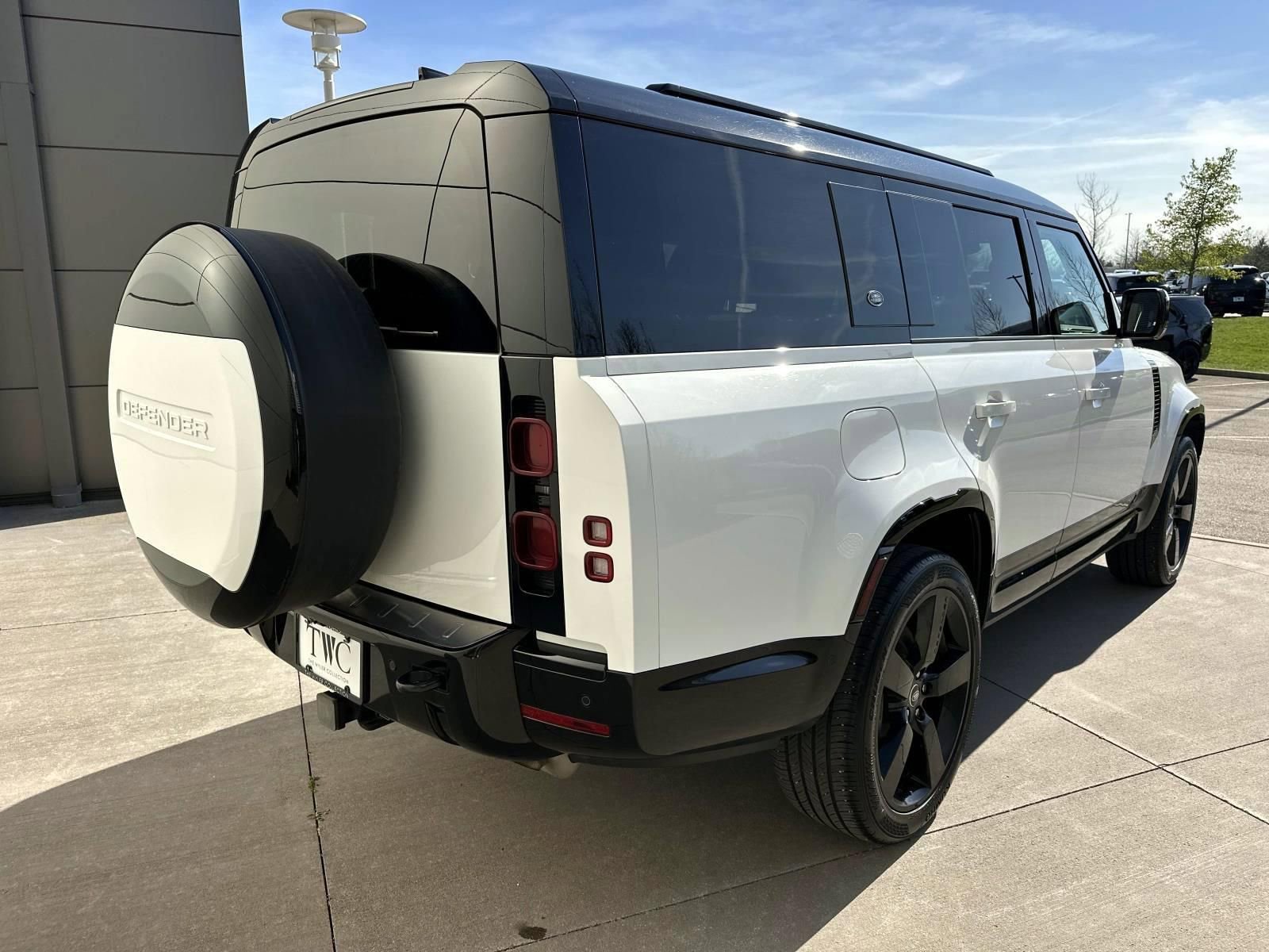 2024 Land Rover Defender 130 X-Dynamic SE