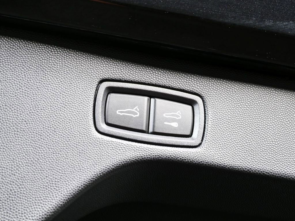 2025 Porsche Macan 4 Electric