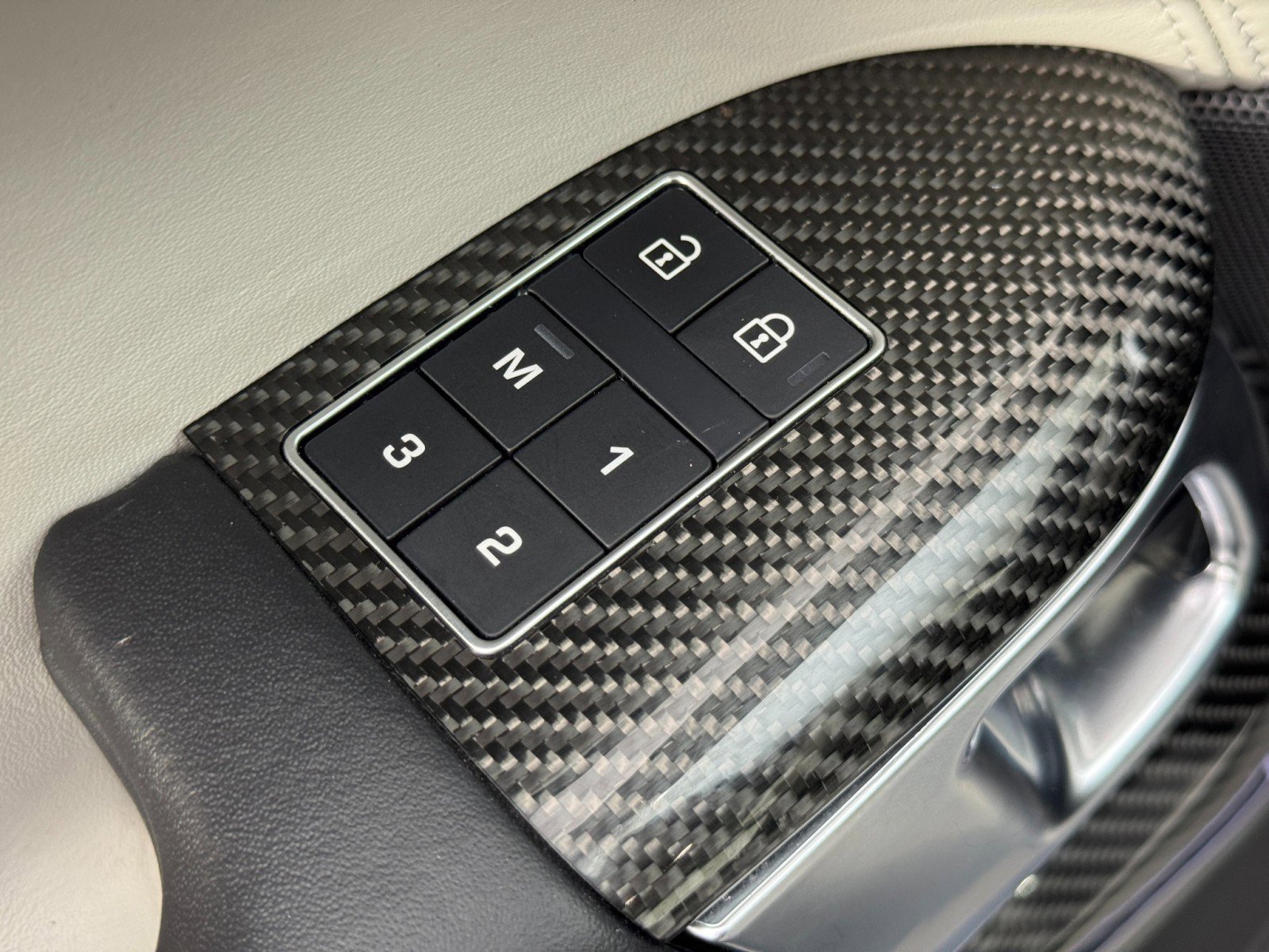 2022 Land Rover Range Rover Sport SVR Carbon Edition