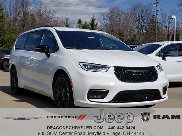 New 2026 Chrysler Pacifica Select w/ S Appearance Package
