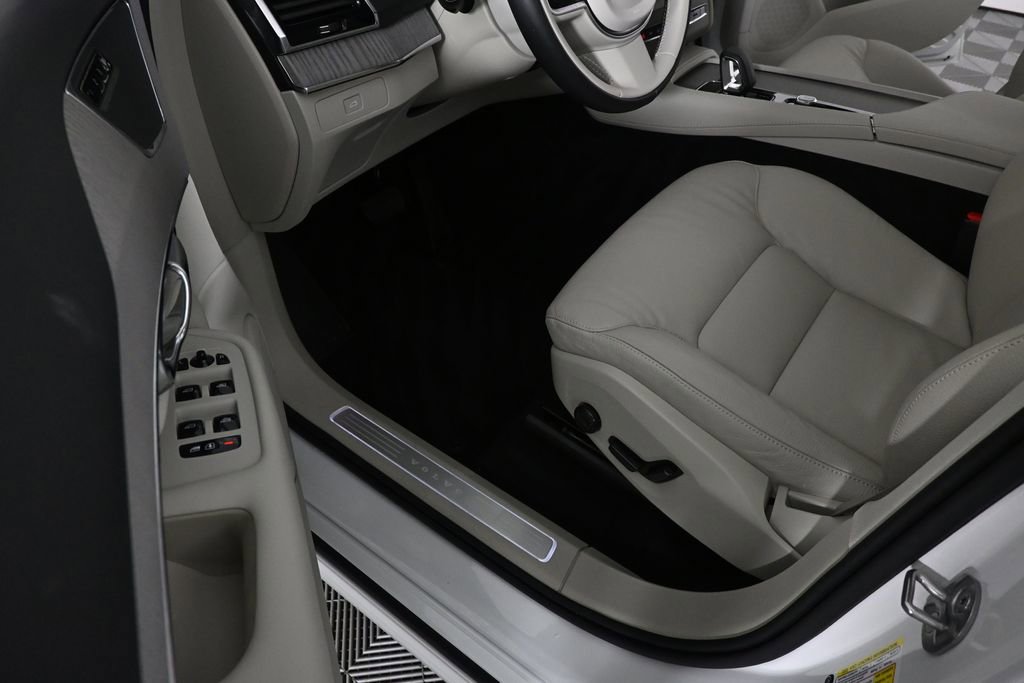 2025 Volvo Xc90 B5 Plus