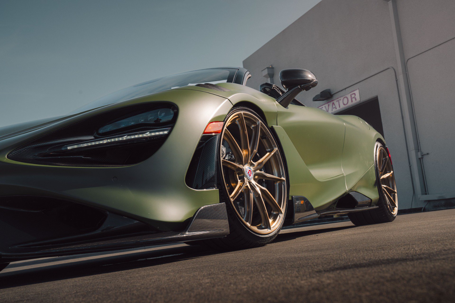 Used 2022 McLaren 765LT photo 76