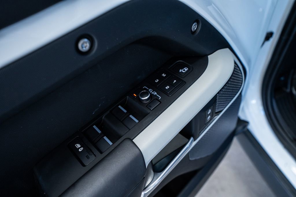 2023 Land Rover Defender 110 X-Dynamic SE