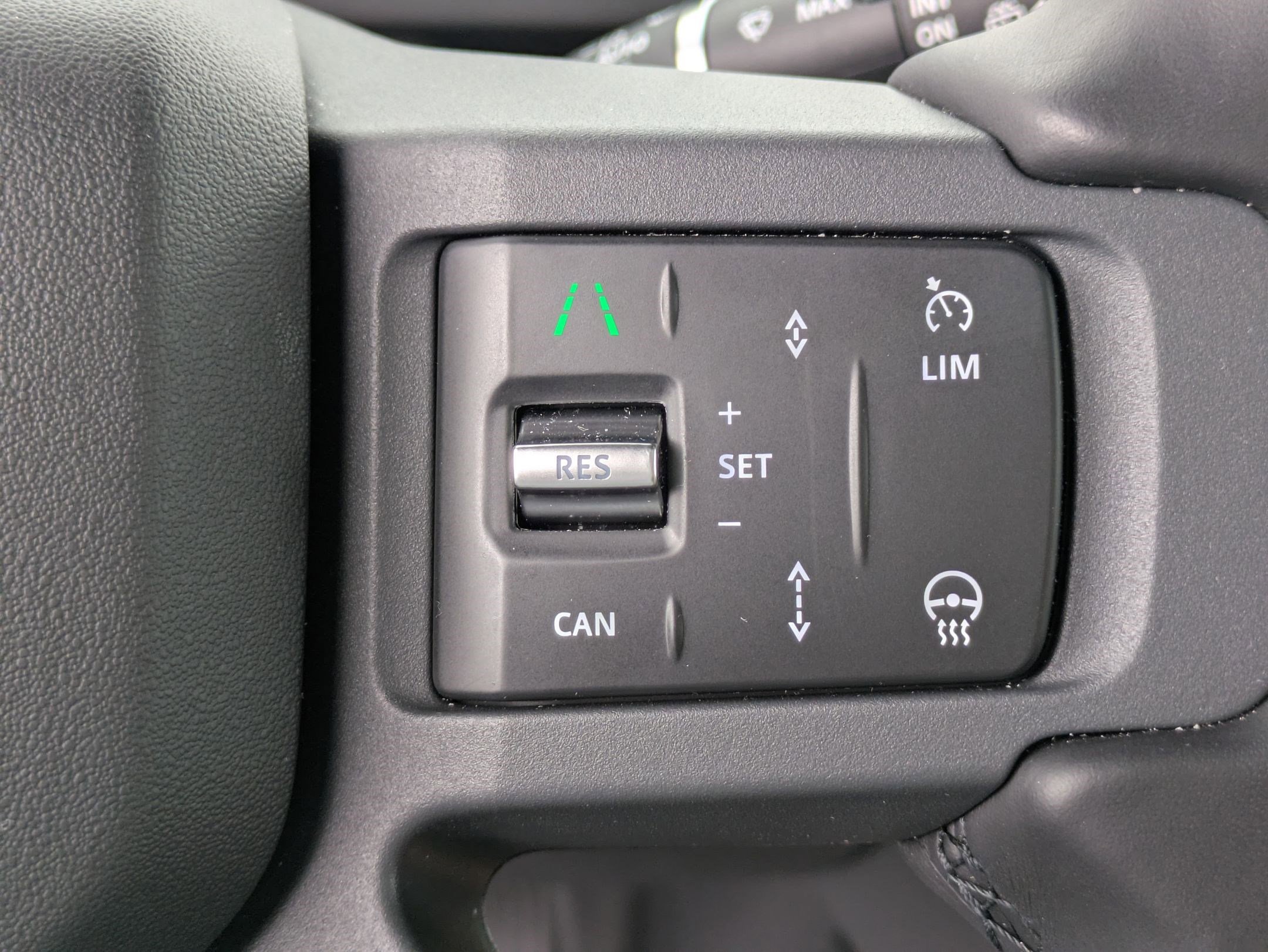 2025 Land Rover Defender 110 X-Dynamic SE