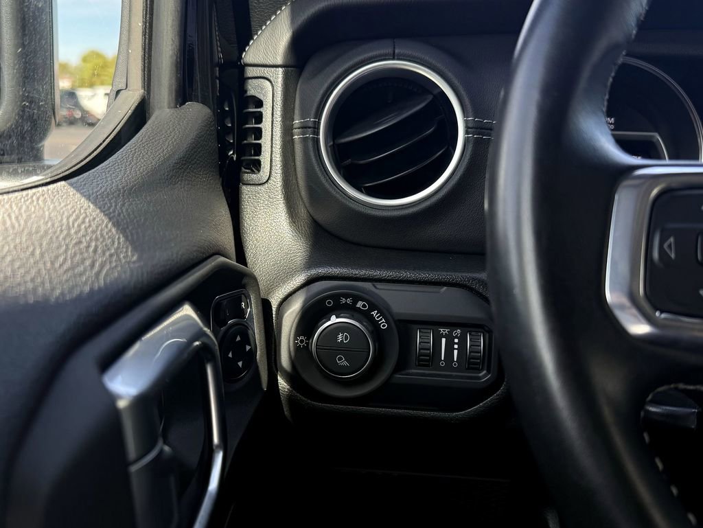 2022 Jeep Gladiator Overland