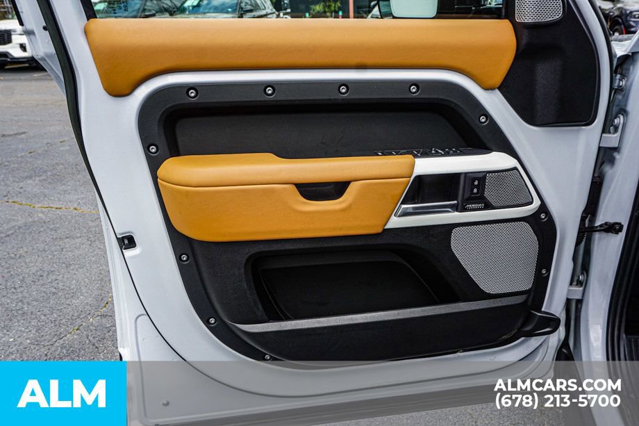 2023 Land Rover Defender 130 SE