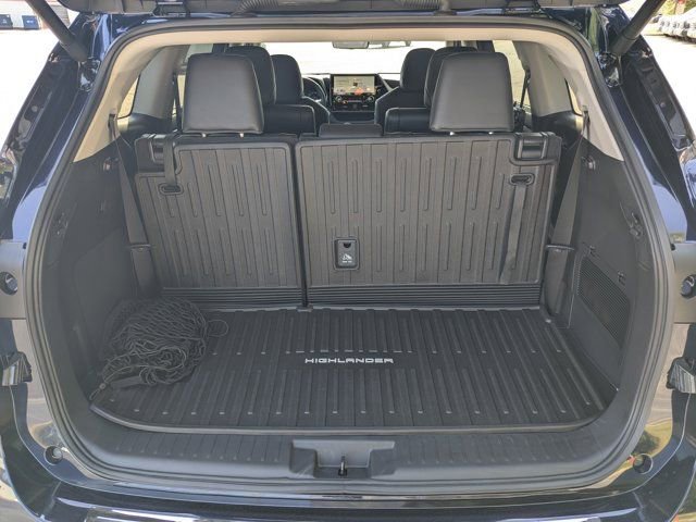 2025 Toyota Highlander Platinum