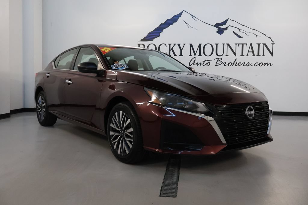 Used 2025 Nissan Altima 2.5 SV