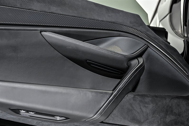 Used 2020 McLaren 720S Performance photo 17