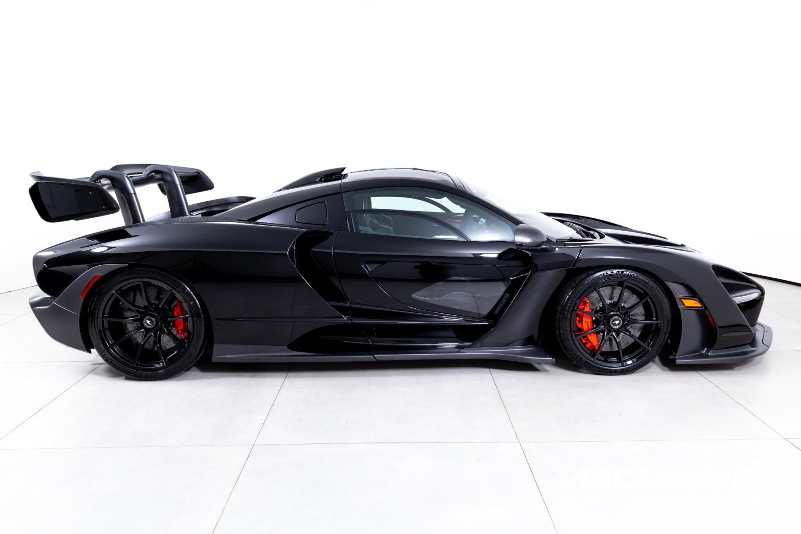 Used 2019 McLaren Senna photo 10