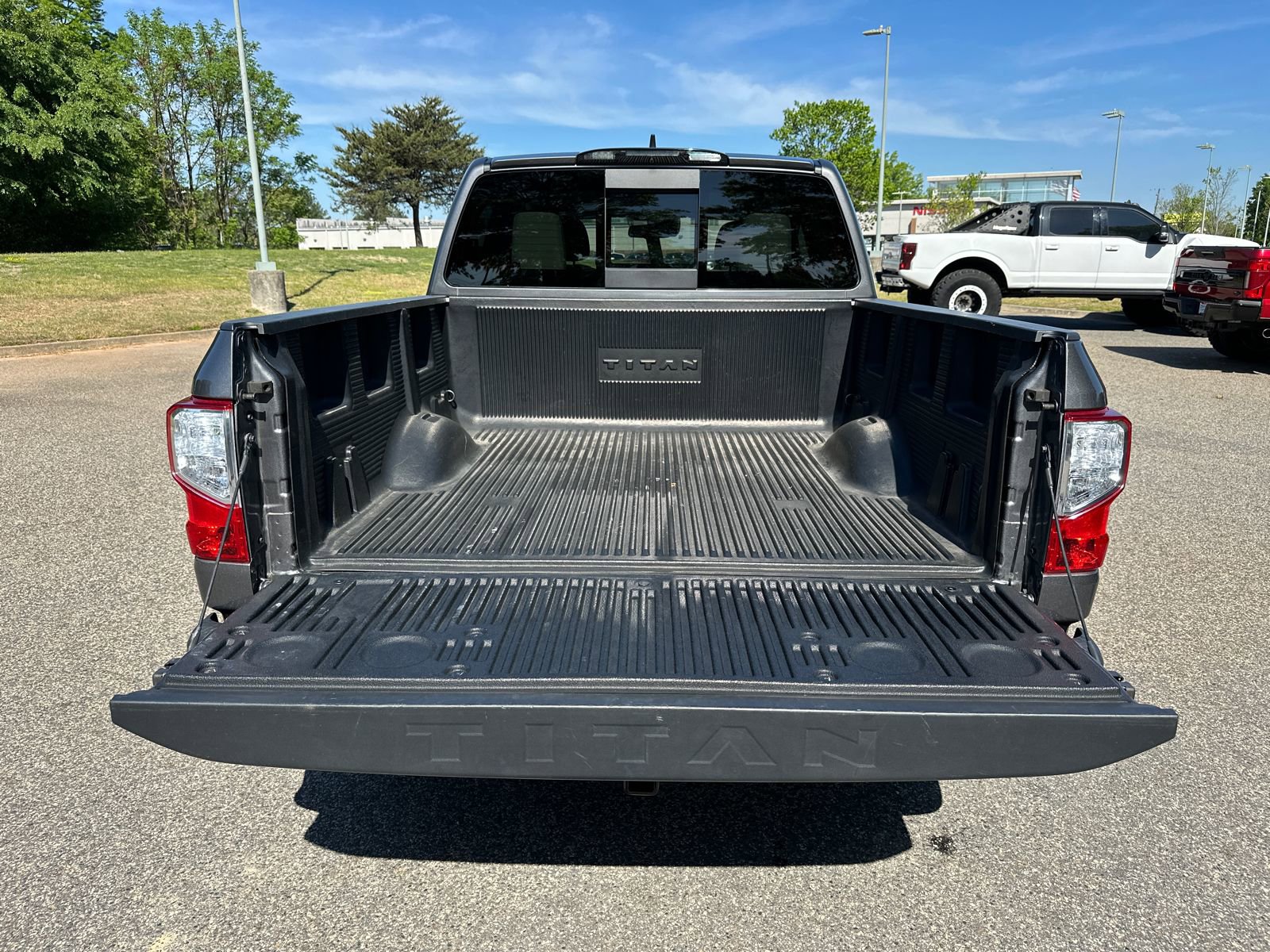 2024 Nissan Titan SV