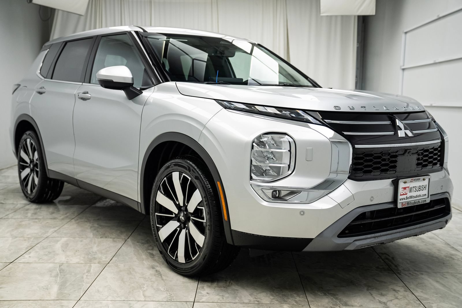 New 2025 Mitsubishi Outlander SE