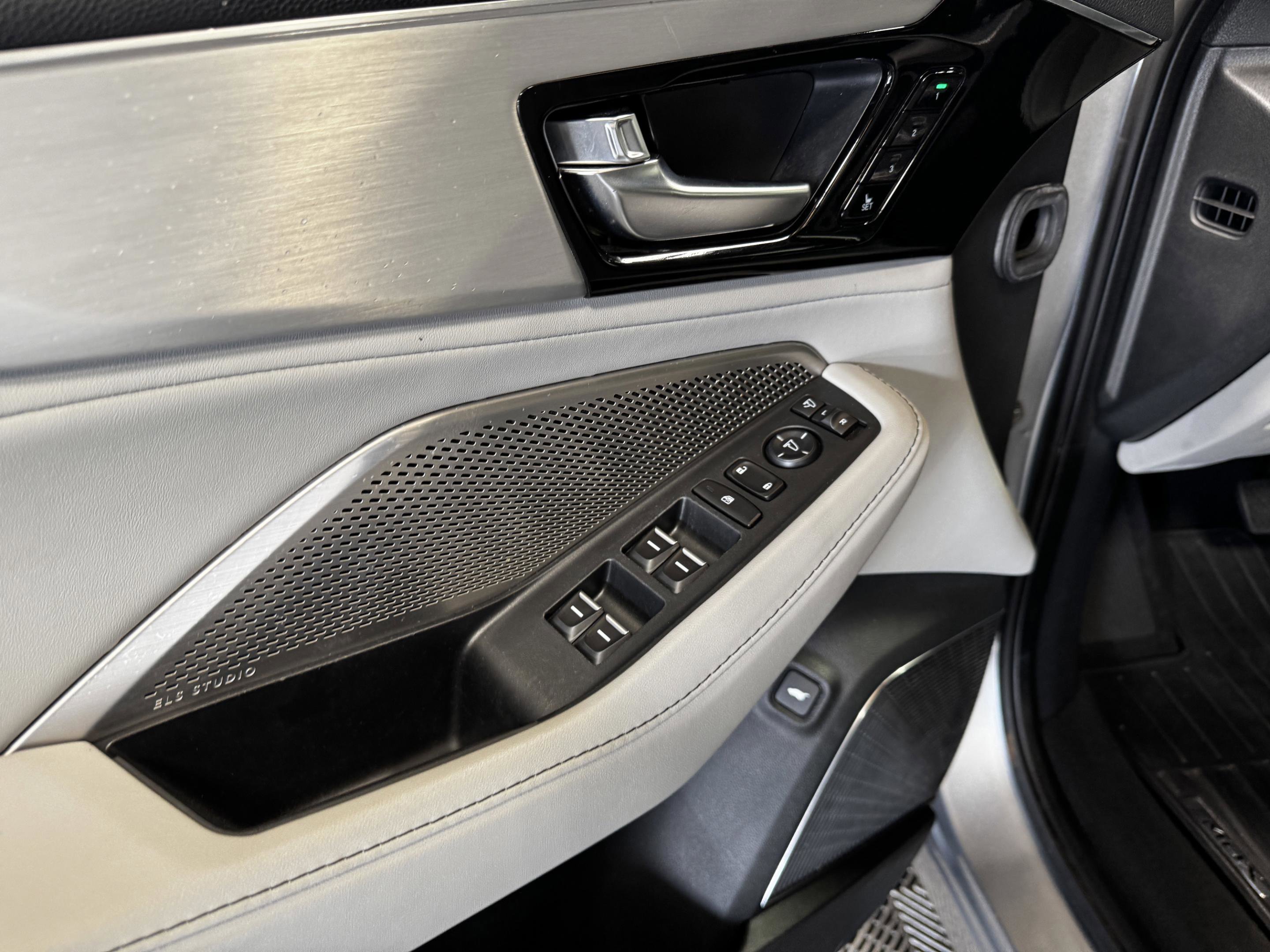 2023 Acura MDX FWD w/ Technology Package