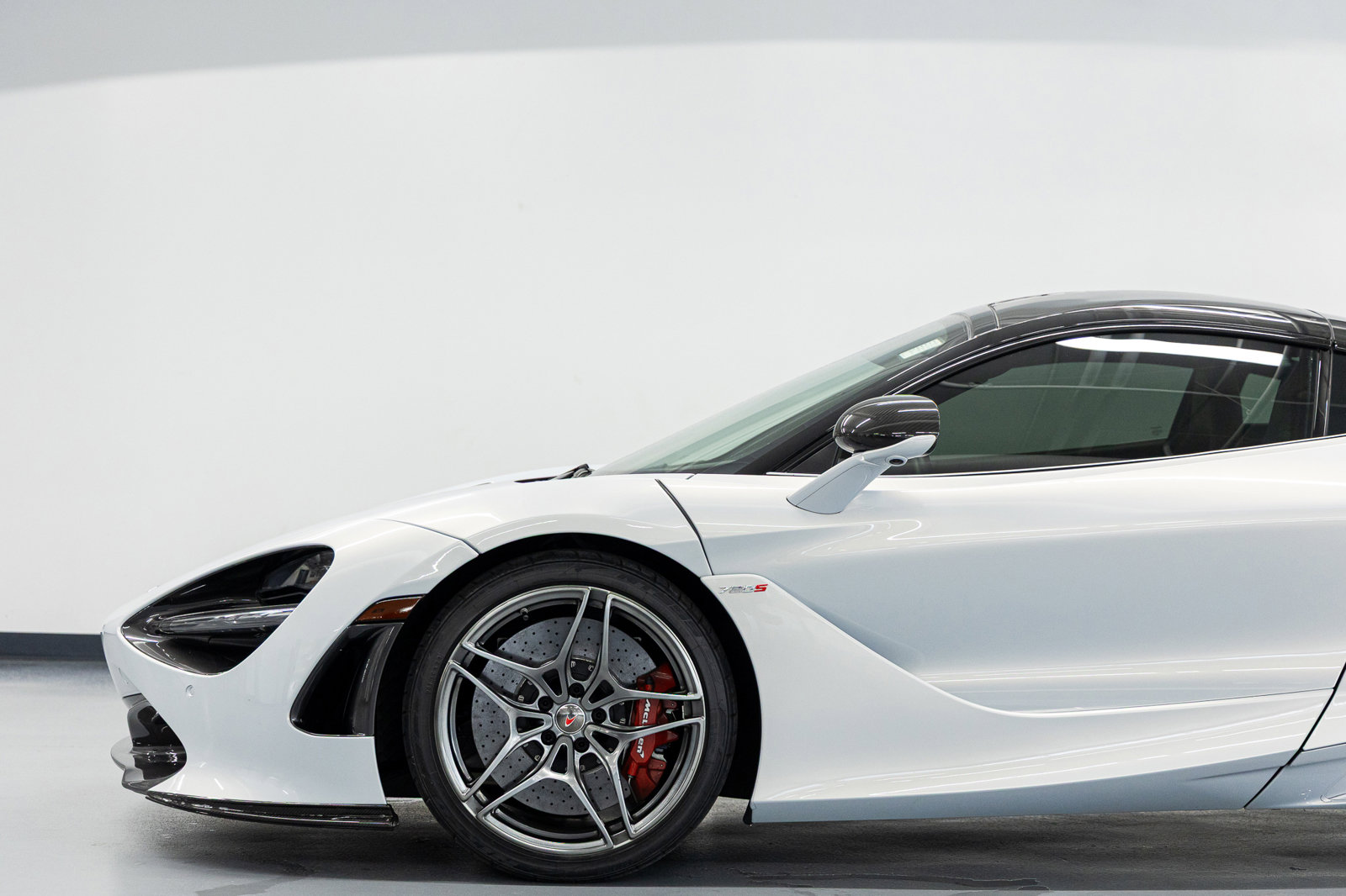 Used 2018 McLaren 720S photo 18