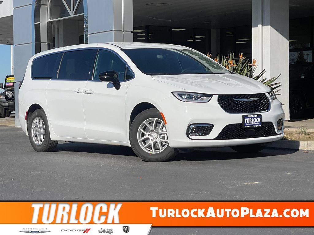 New 2026 Chrysler Pacifica Select