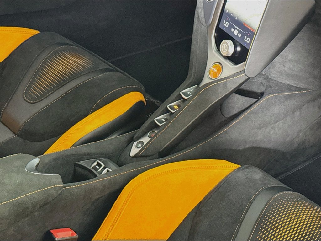 Used 2026 McLaren 750S Spider photo 18