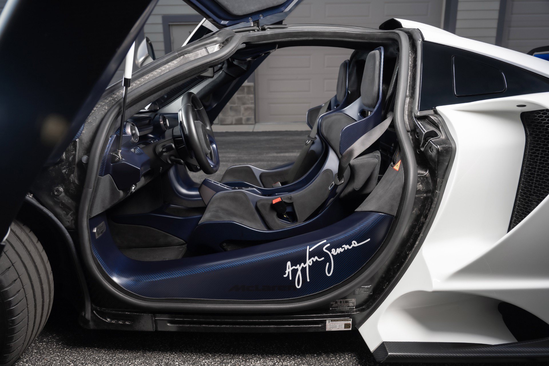 Used 2019 McLaren Senna photo 23