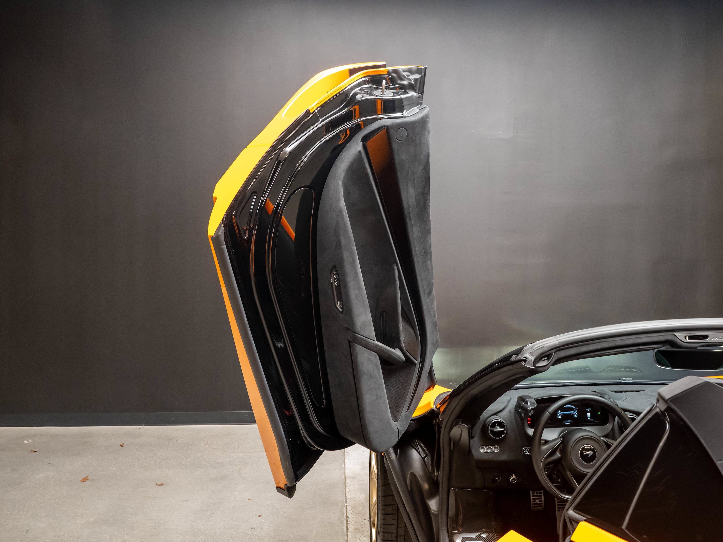 Used 2025 McLaren 750S Spider photo 28