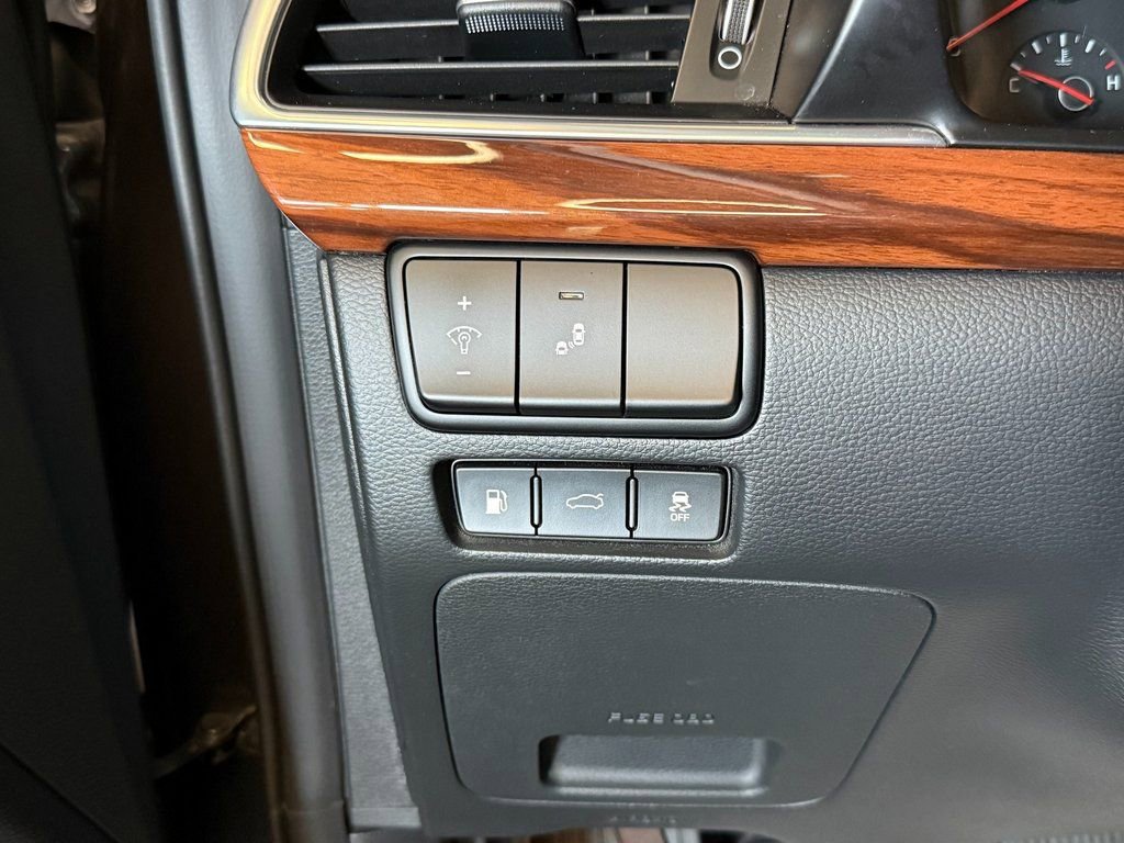 2018 Kia Cadenza Premium