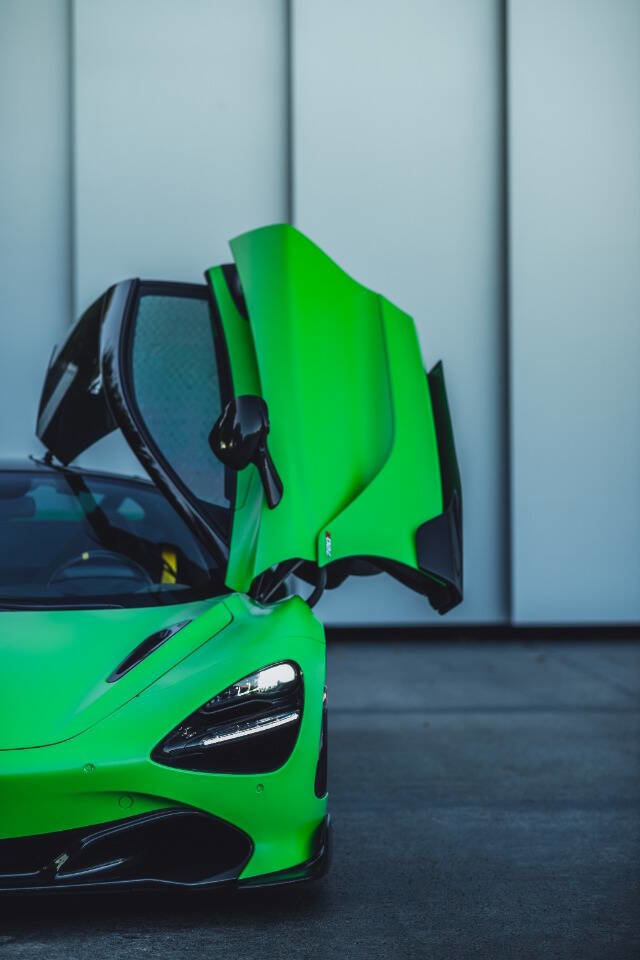 Used 2018 McLaren 720S Performance photo 18