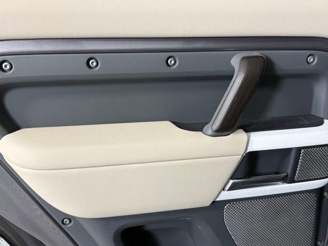 2023 Land Rover Defender 130 SE