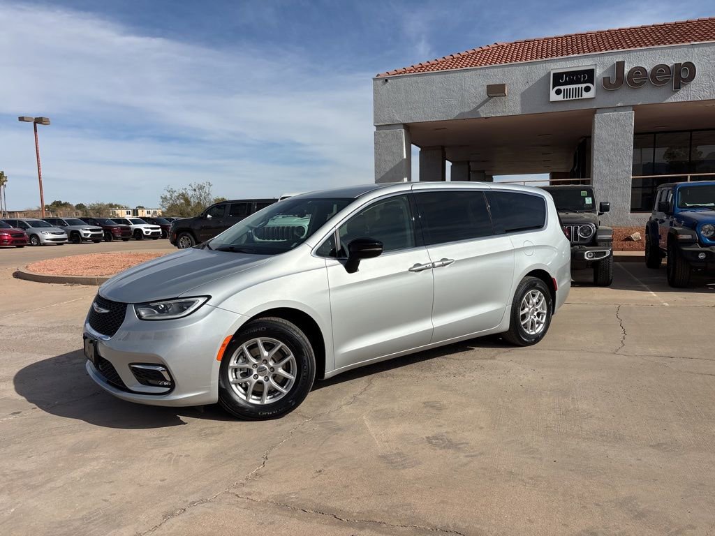 Used 2024 Chrysler Pacifica Touring-L