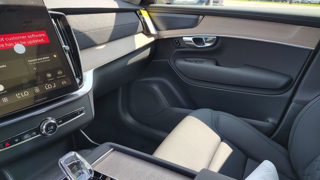 2026 Volvo Xc90 B6 Plus