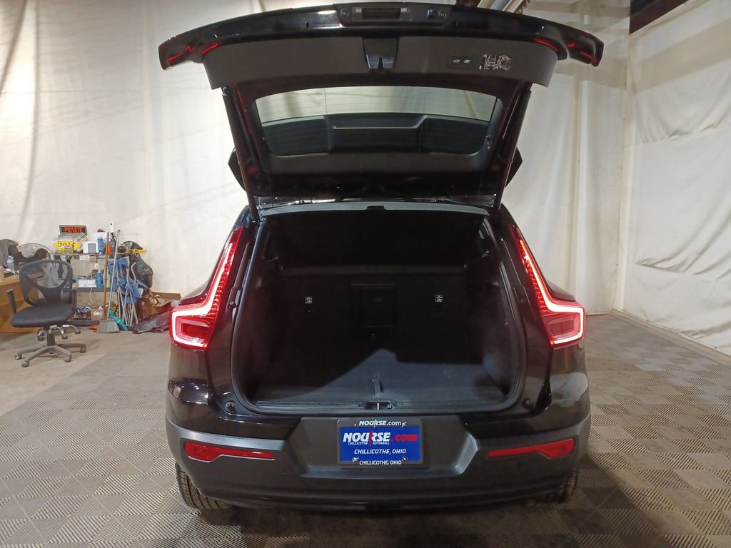 2022 Volvo Xc40 T5 R-Design