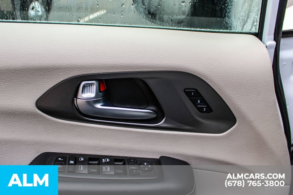 2023 Chrysler Pacifica Touring-L