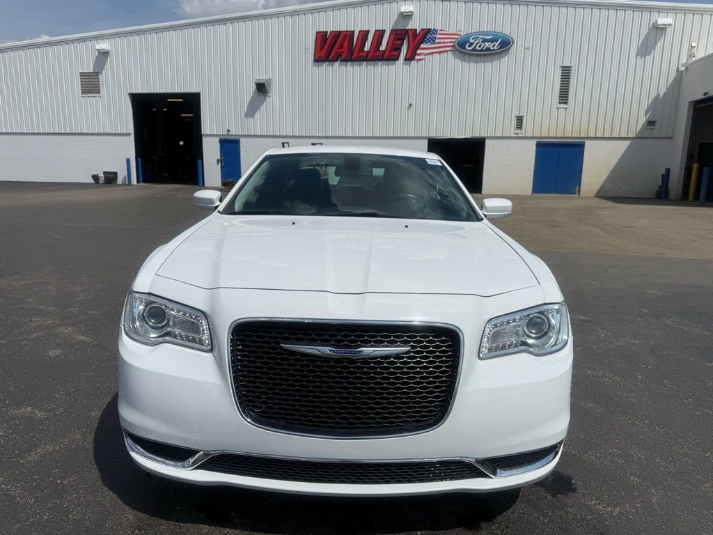 2020 Chrysler 300 Touring L