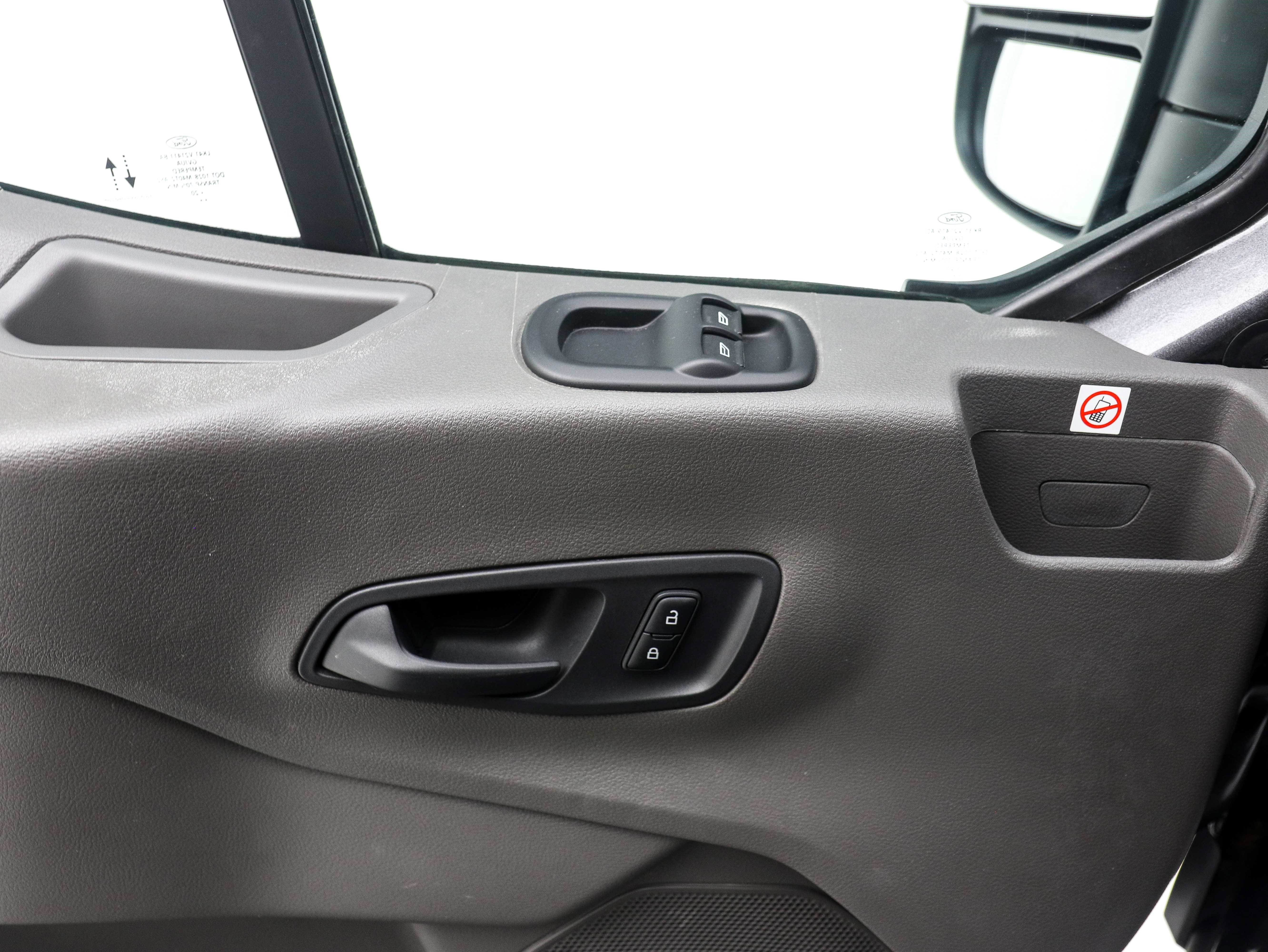 2020 Ford Transit Passenger Van XLT - Photo 19