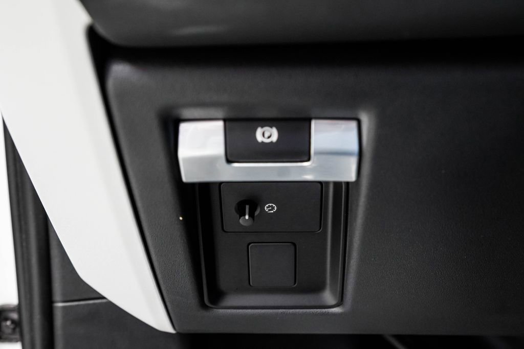 2025 Land Rover Defender 110 S