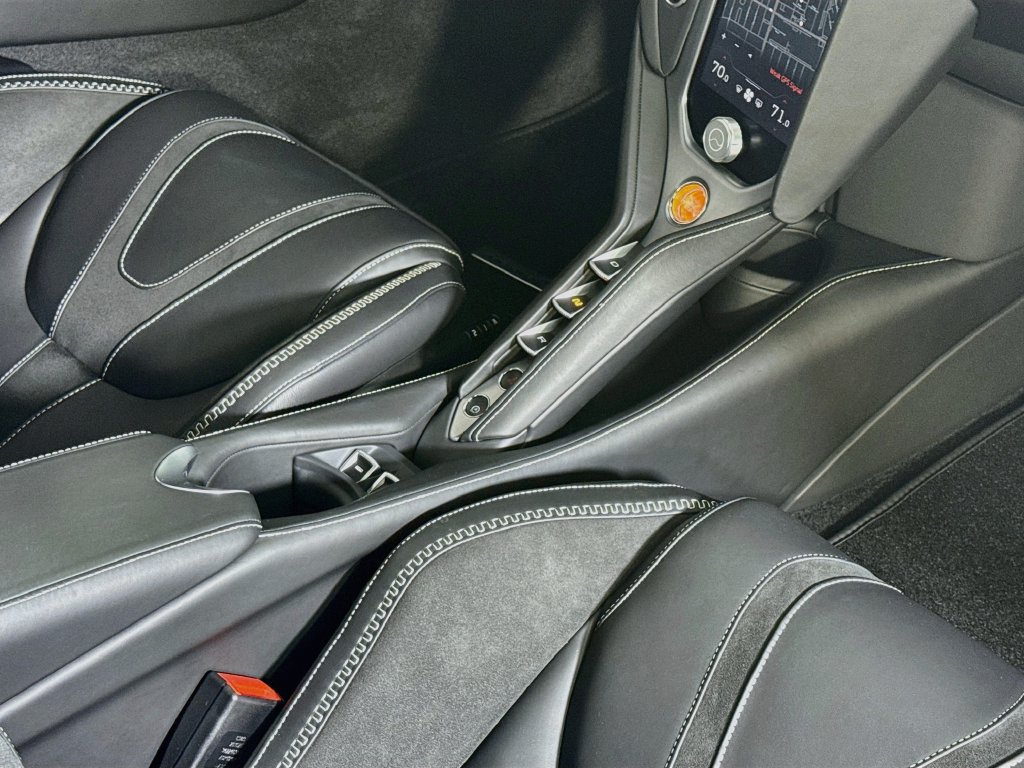 Used 2027 McLaren 750S Spider photo 18