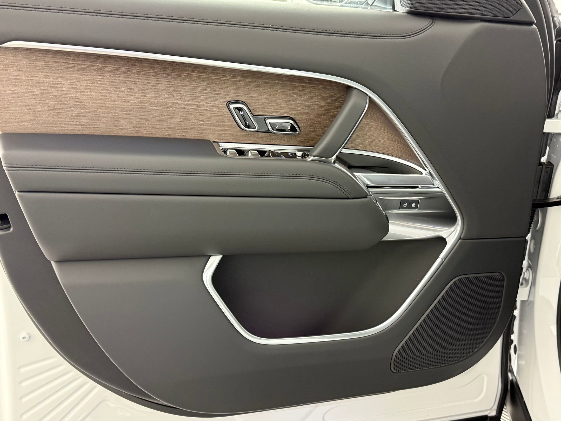 2026 Land Rover Range Rover Long Wheelbase SE