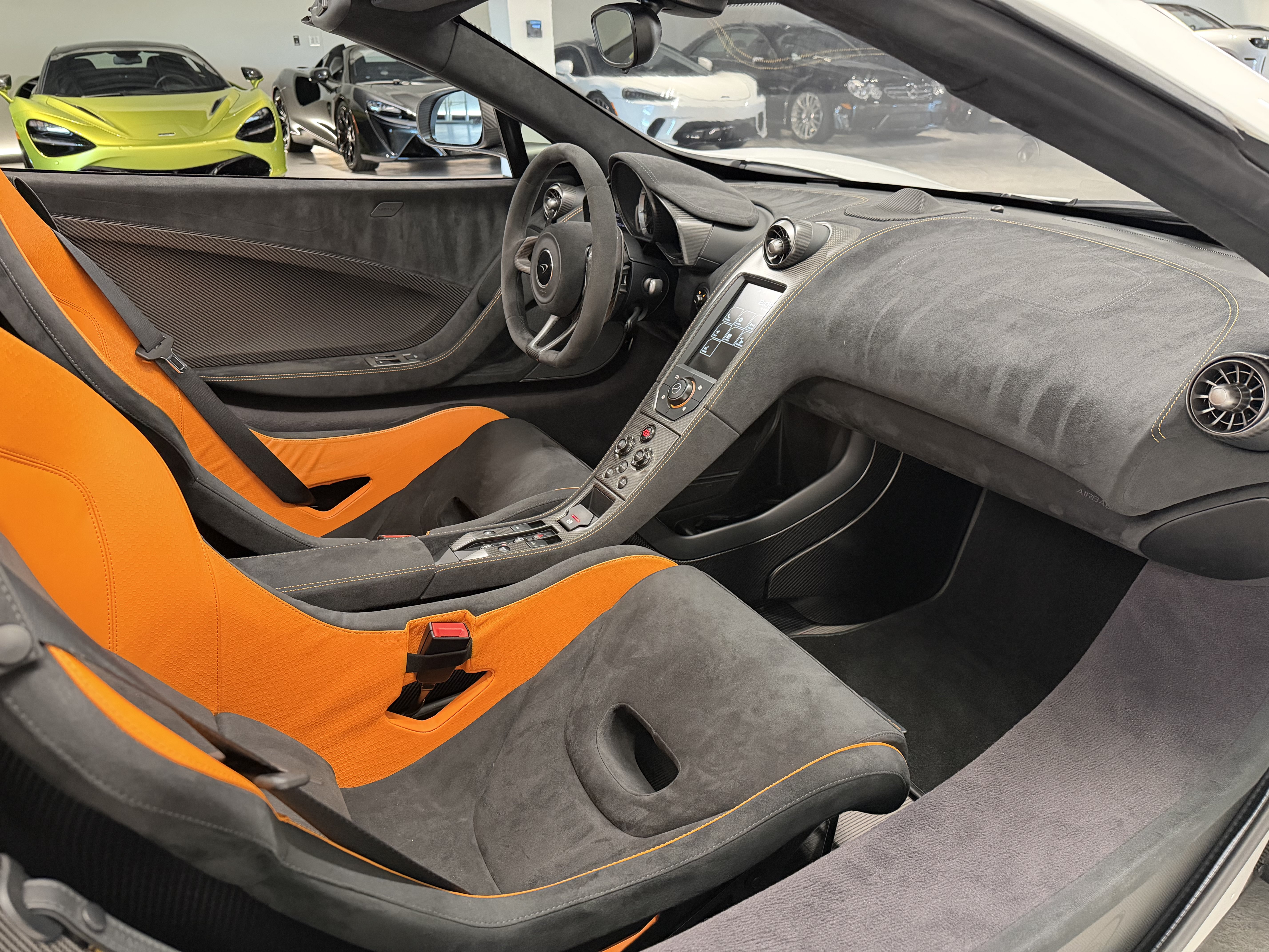 Used 2016 McLaren 675LT Spider photo 25