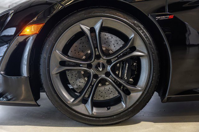 Used 2020 McLaren 720S Spider photo 32