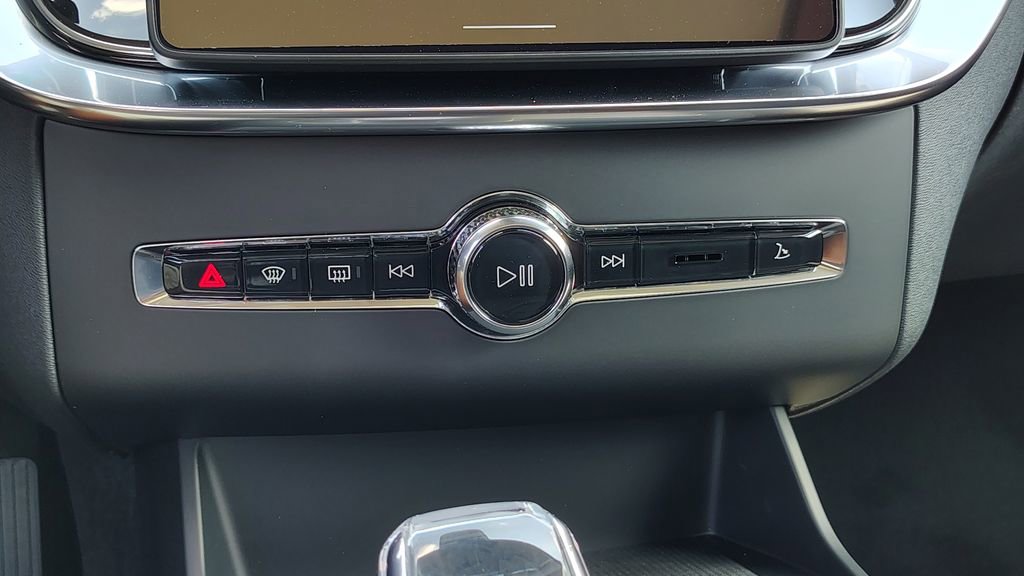 2026 Volvo Xc90 B6 Plus