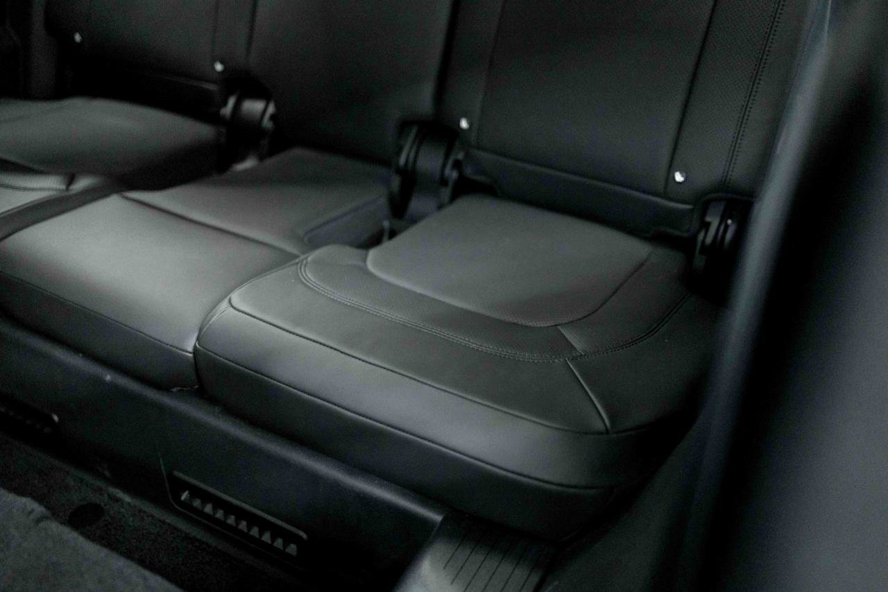 2023 Land Rover Defender 130 SE