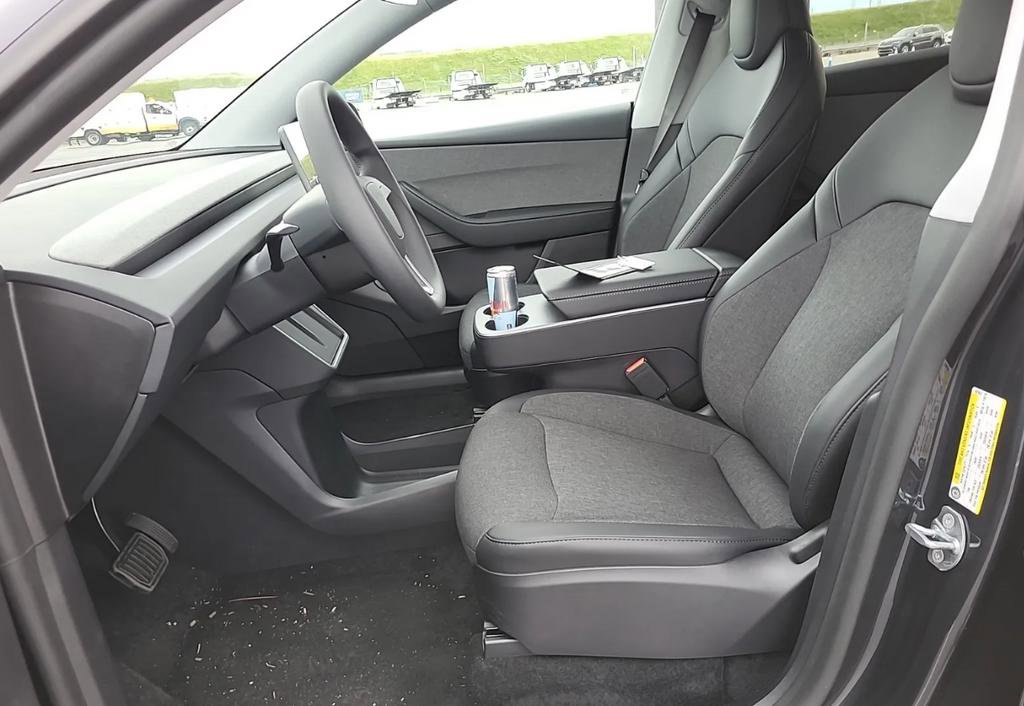 2026 Tesla Model Y 2WD