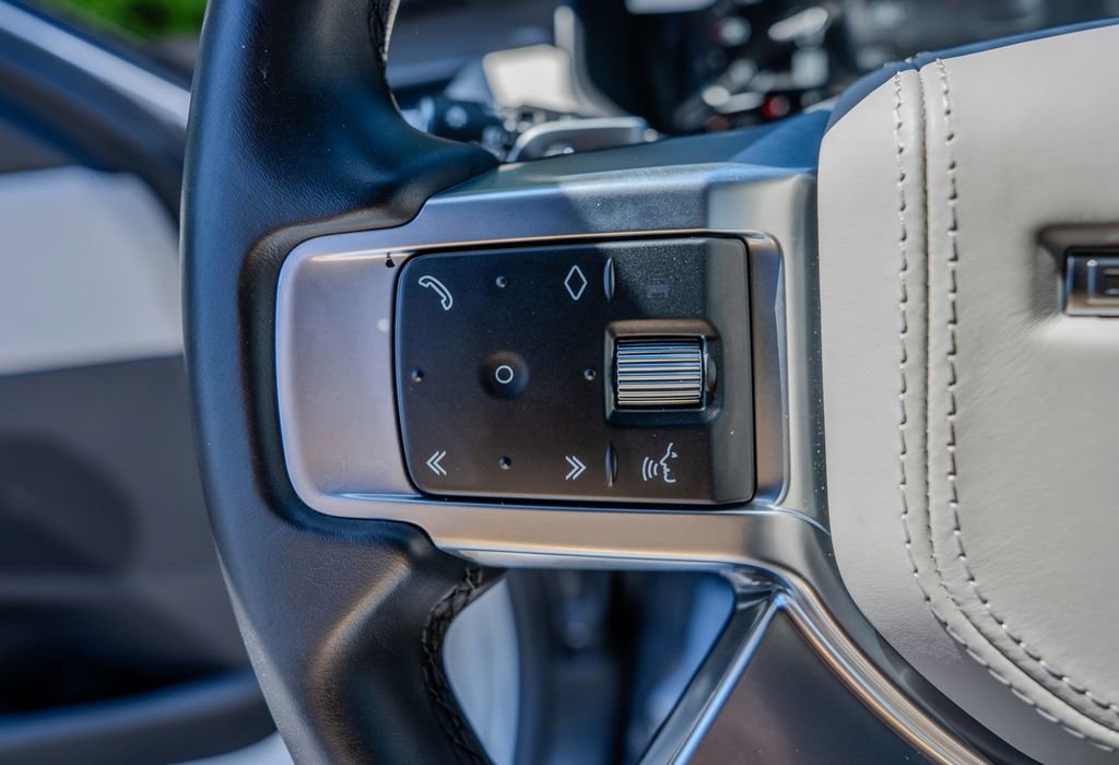 2023 Land Rover Discovery Metropolitan Edition