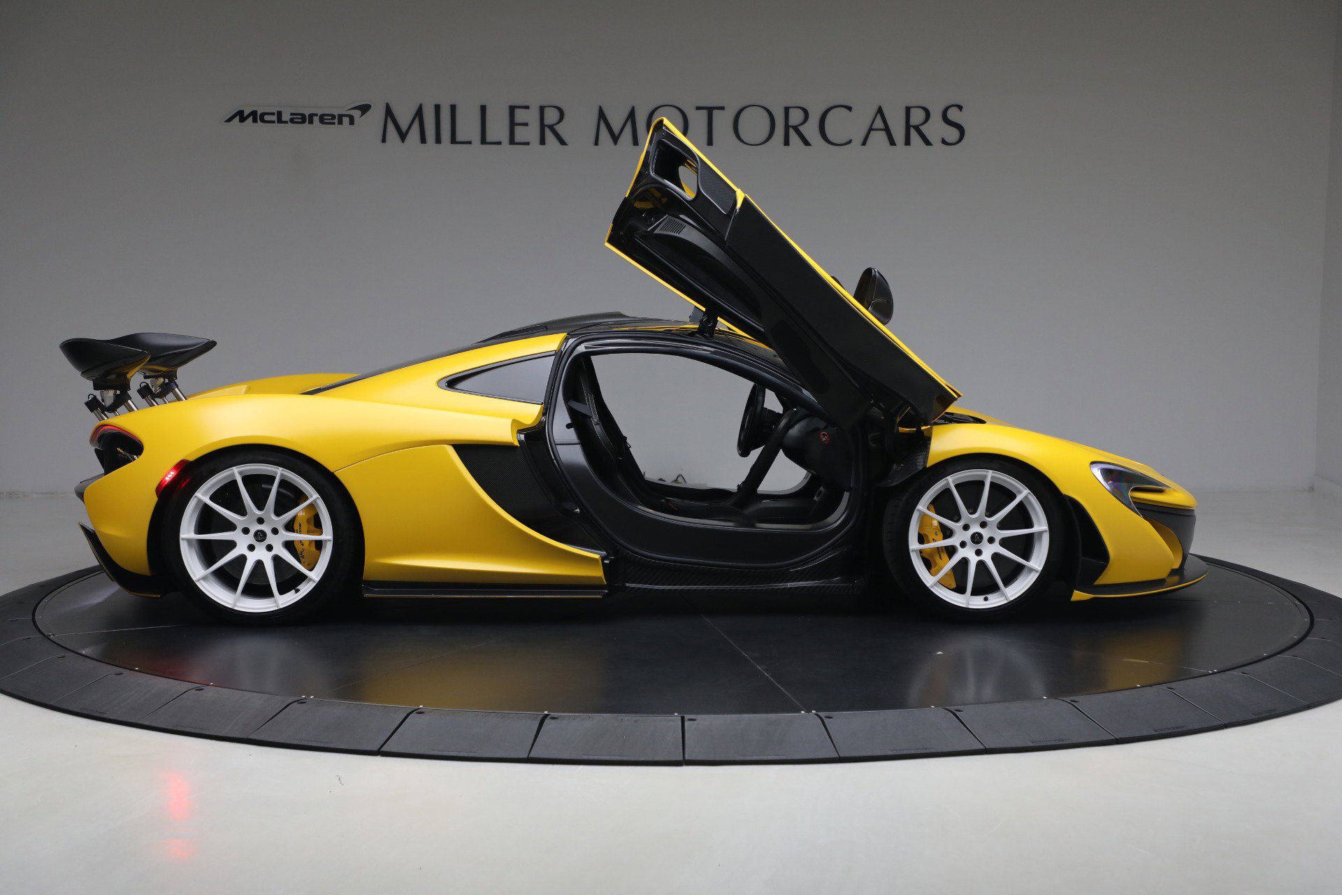 Used 2015 McLaren P1 photo 19