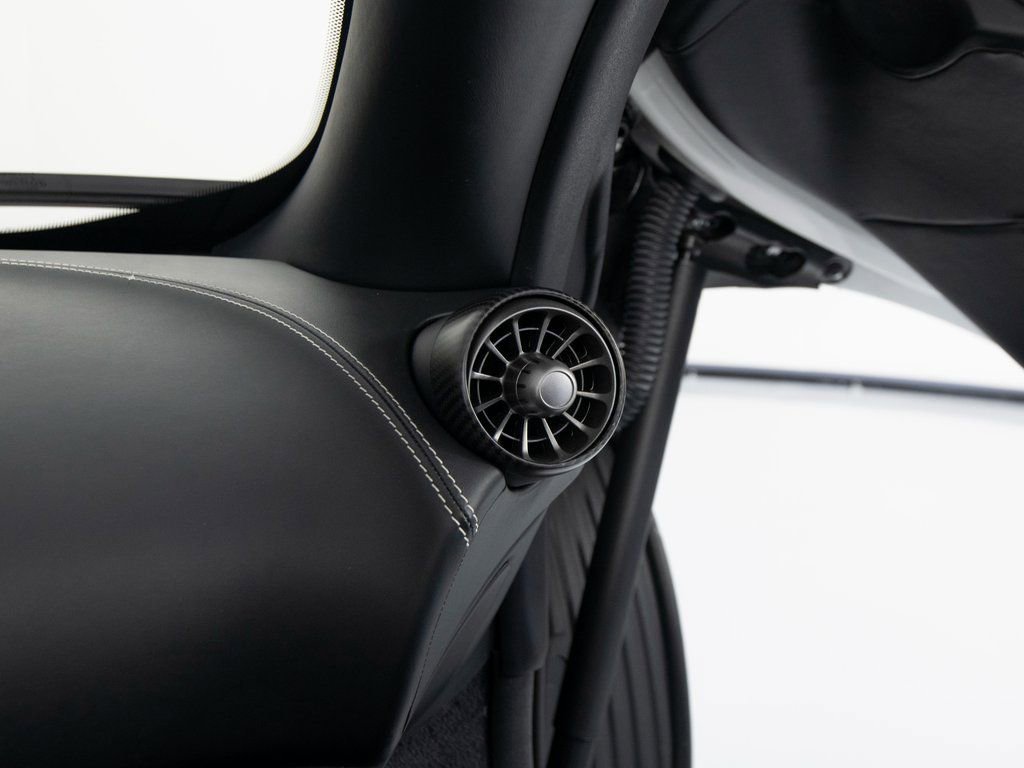 Used 2016 McLaren 675LT Spider photo 32