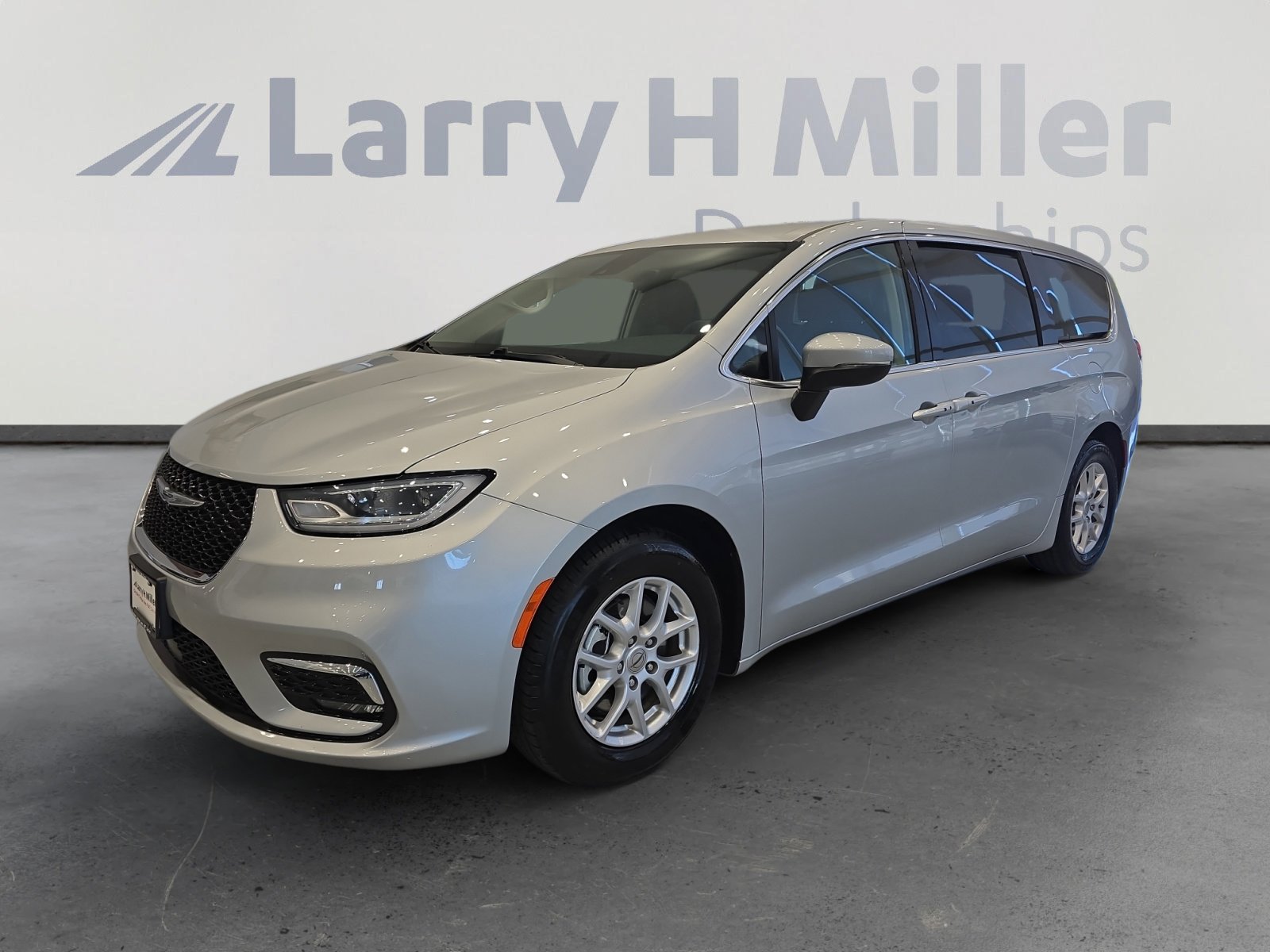 Larry H Miller Chrysler Dodge Ram FIAT Denver in Denver, CO | 137