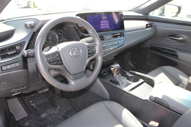 2025 Lexus ES 300h