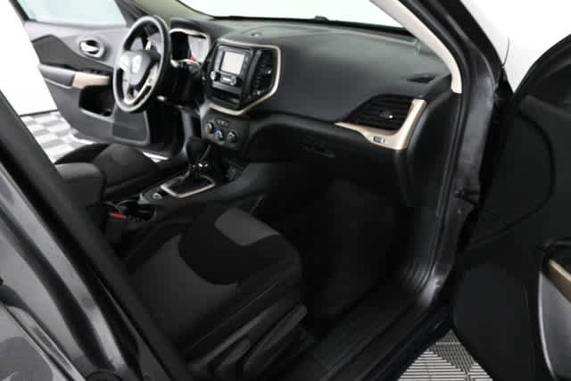 2017 Jeep Cherokee Sport