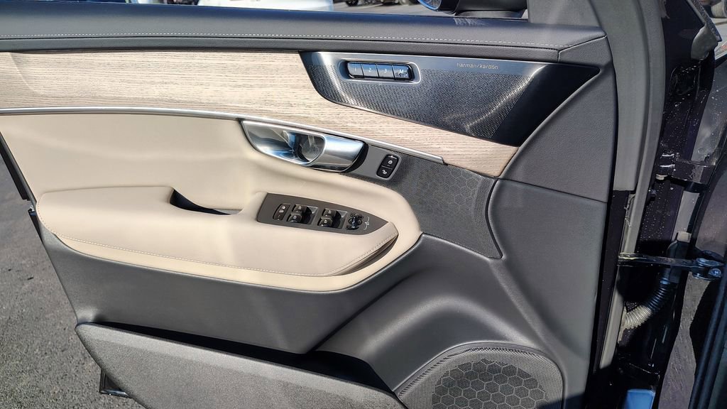 2026 Volvo Xc90 B6 Plus